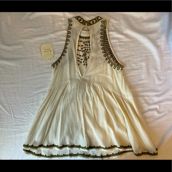 NWT Altar’d State Ivory/Dusty Olive Flowy Tank - Picture 3 of 3